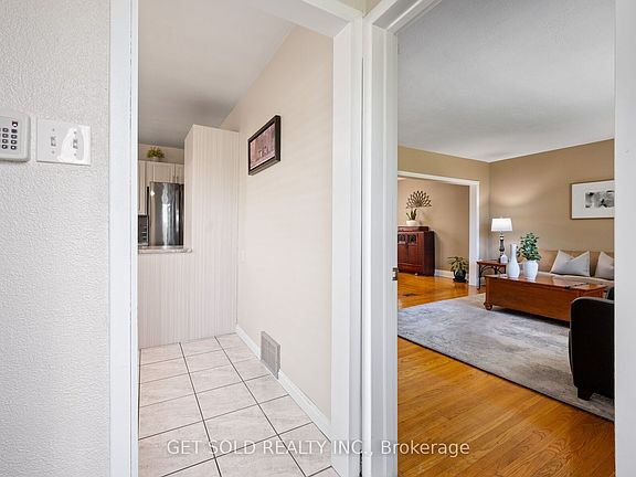 3rd image of 25 Allenby Ave