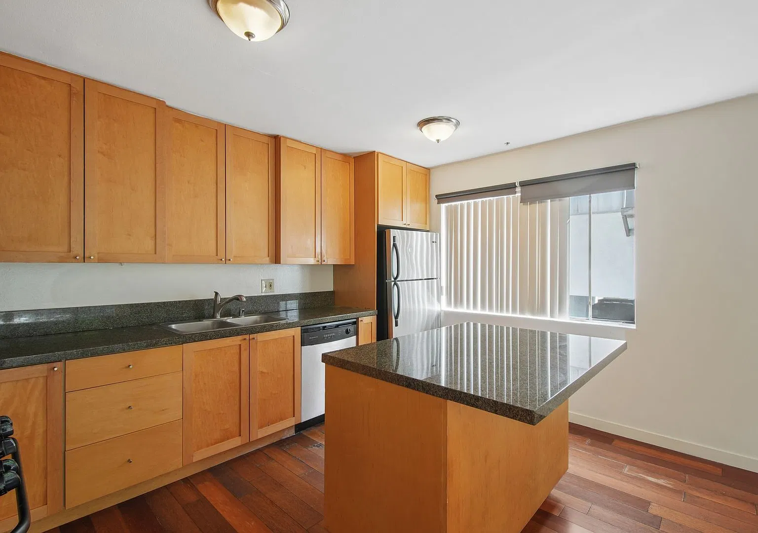 937 Wilcox — Photo 4