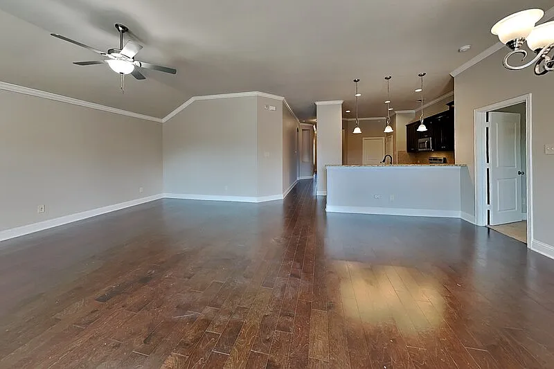 4 bed, 2.0 bath, 2046 sqft, $2,450 — Photo 2