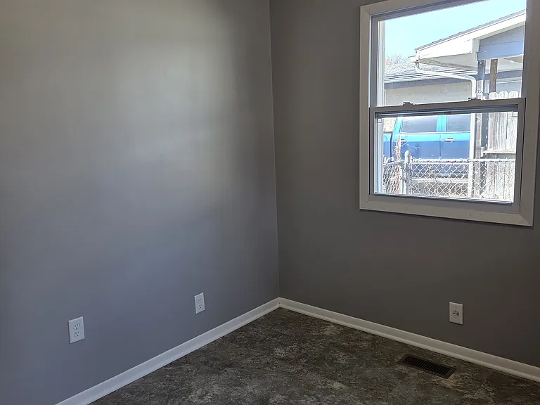 1200 E Beaumont St — Photo 12