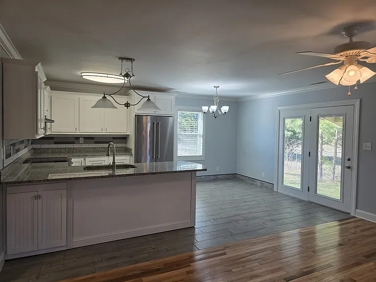 415B Jones Dr — Photo 4
