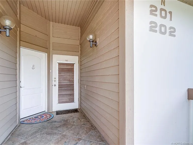 233 NE Edgewater Dr #201 — Photo 11