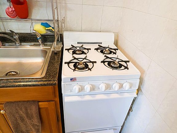 4th image of 4700 N Wolcott Ave