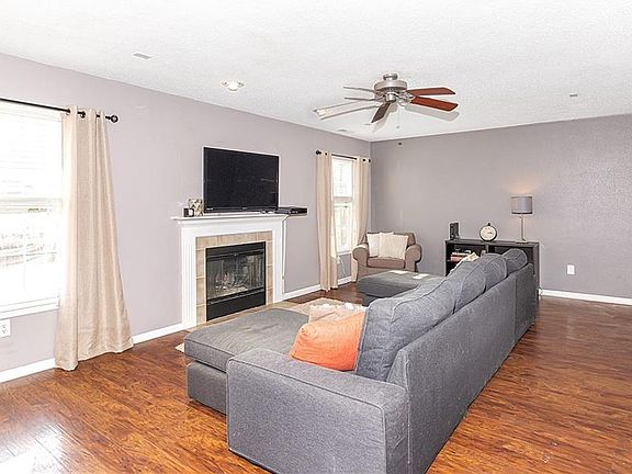 3rd image of 10843 Riverwood Blvd