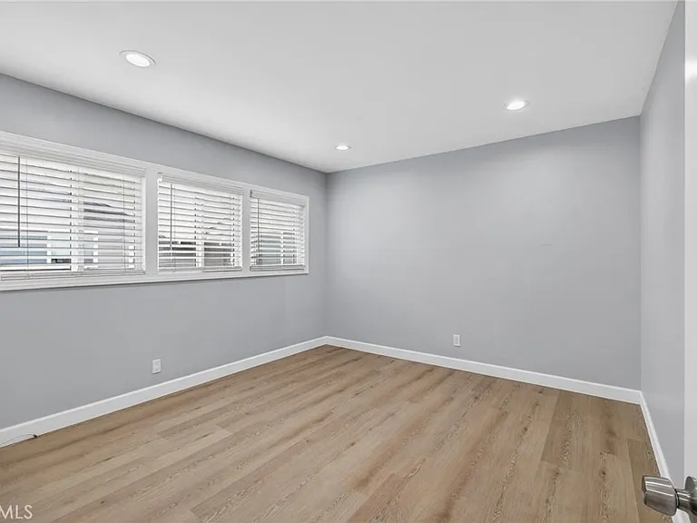 13808 S Catalina Ave — Photo 21