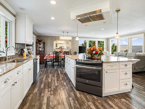 4th image of 2964 Mayfair Rdg