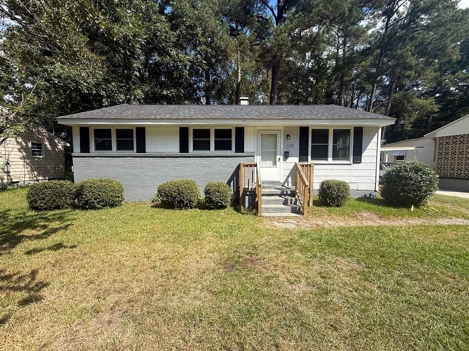 3 bed, 975 sqft, $900 — Photo 2