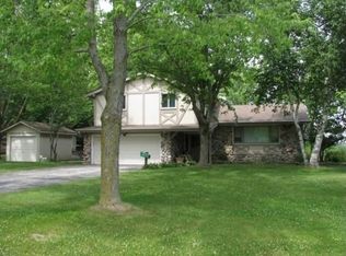 21920 W Birchwood Dr, Lannon, WI