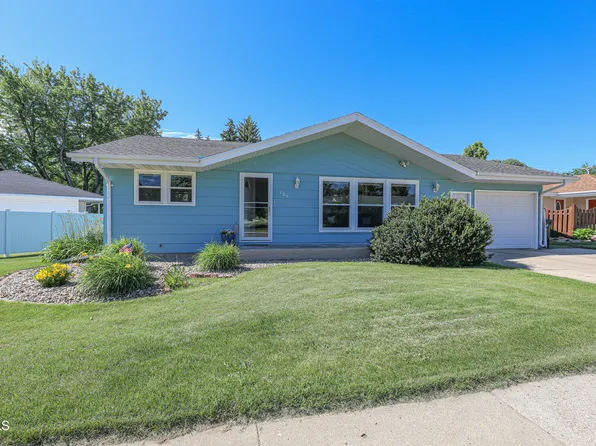 101 Cherokee Ave, Bismarck, ND 58501