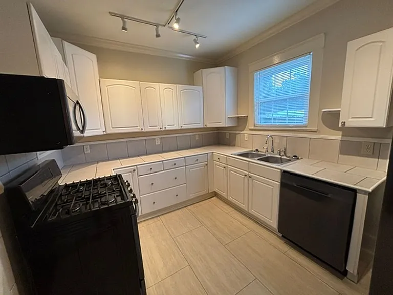 3044 Wilshire Dr — Photo 3