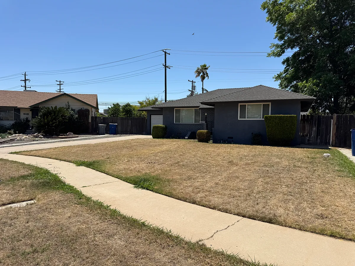 Building Photo - 4043 N Bengston Ave