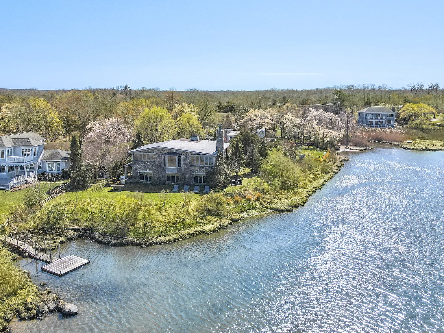 Elegant Waterfront with Waterviews From Every Room — Photo 2