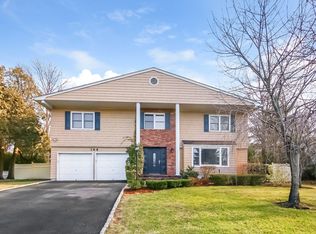 144 Country Ridge Rd, Scarsdale, NY 10583