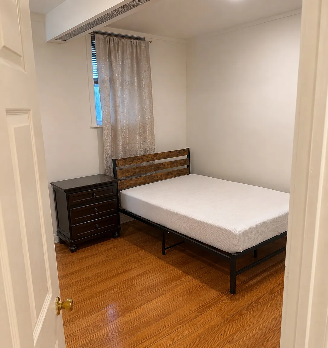 2 bed, 650 sqft, $2,500 — Photo 2