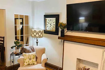 3 bed, 1300 sqft, $2,400 — Photo 3