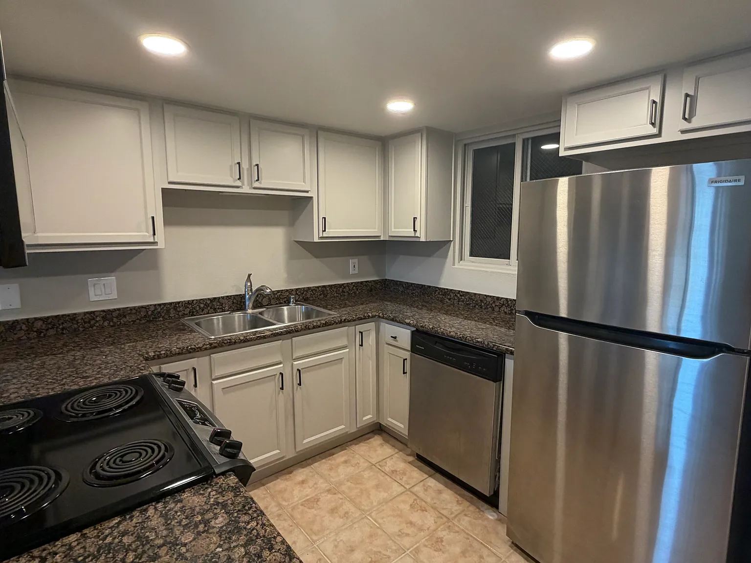 2 bed, 900 sqft, $2,650 — Photo 2