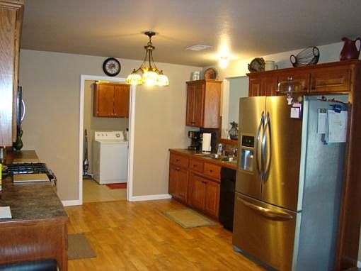 5th image of 401 Pin Oak Dr