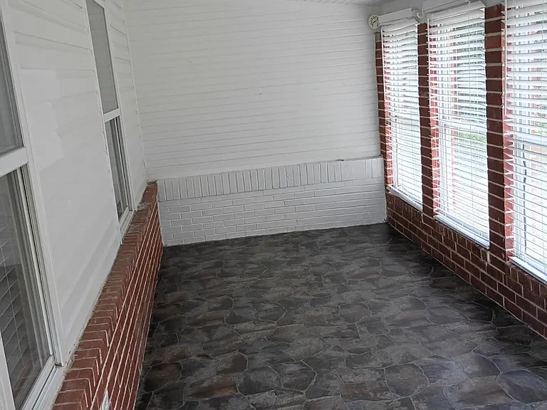 256 S Stone Bridge Rd — Photo 3