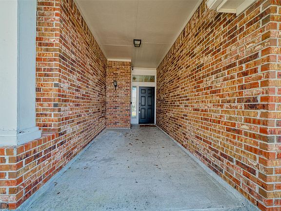 5th image of 1527 Country Club Cove Dr
