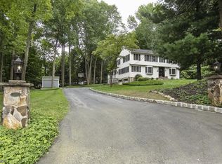 3 Valley View Dr, Chester, NJ 07930