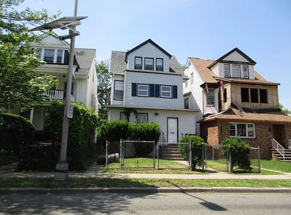 2nd image of 401 No Grove St