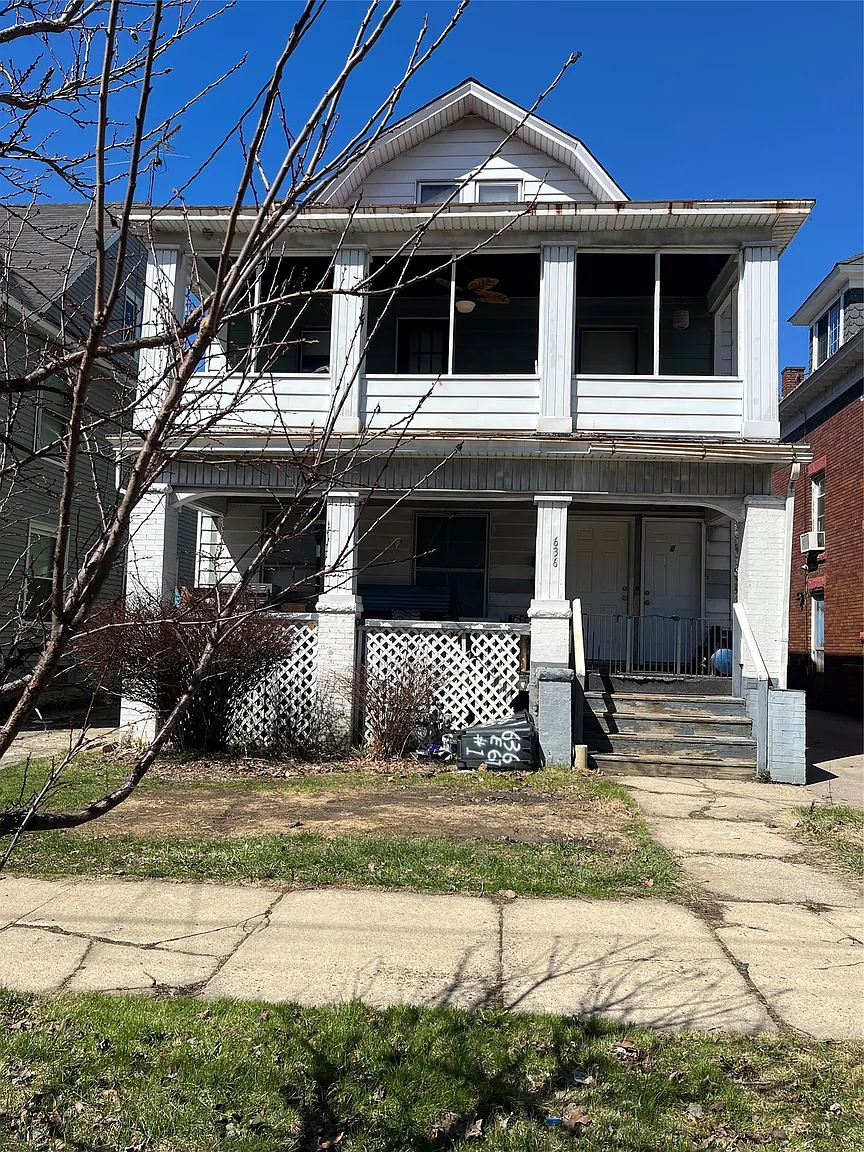 636 E 6th St photo 1