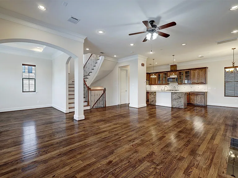 2401 Radcliffe St — Photo 6