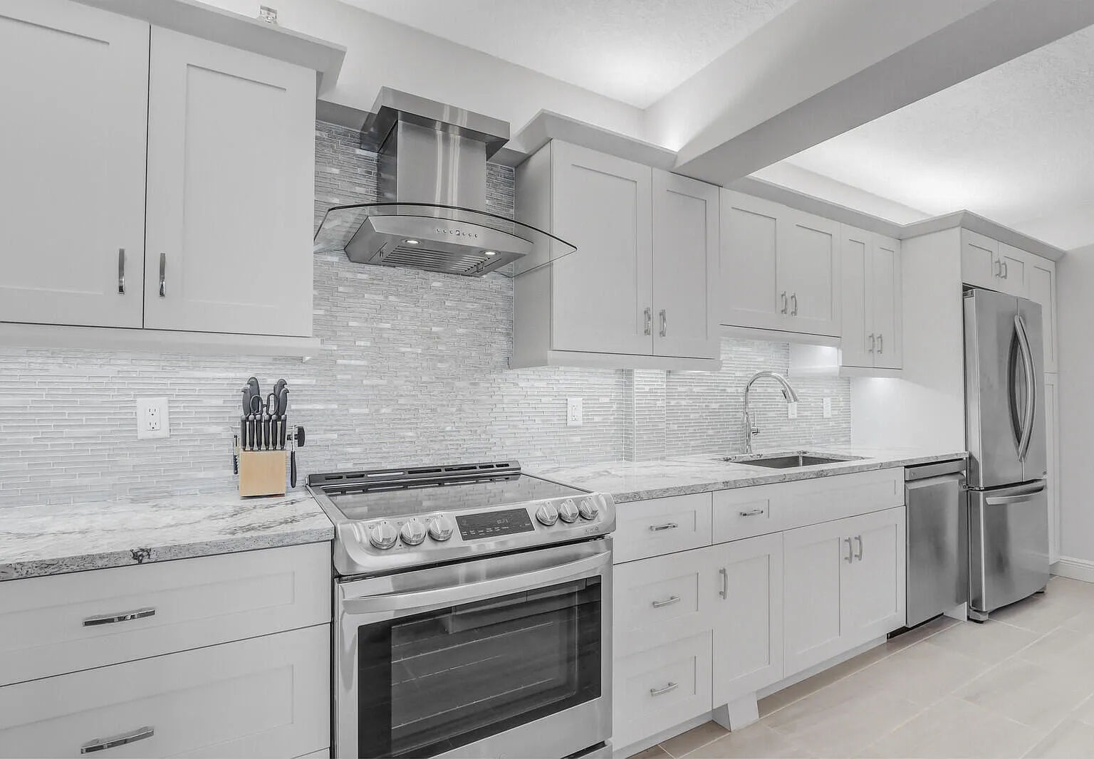 2 bed, 2.0 bath, 1090 sqft, $4,000 — Photo 3