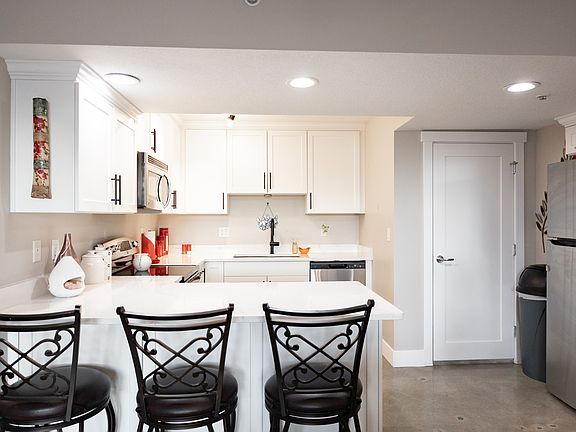 5th image of 230 E Broadway St #1005