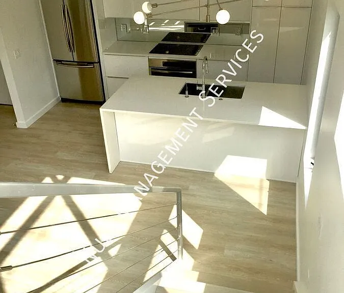 110 S 15th St #1 — Photo 7