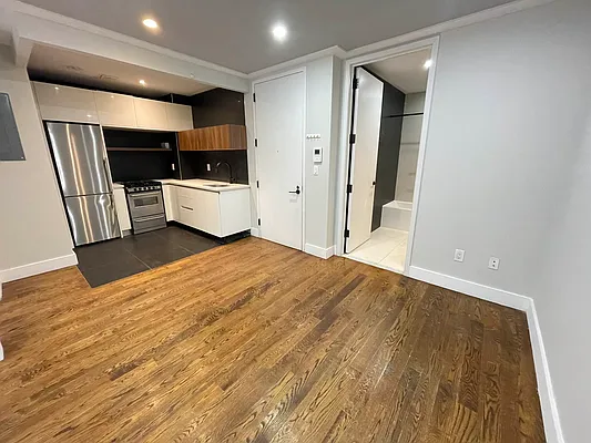 Rented by Tapiro Realty | media 4