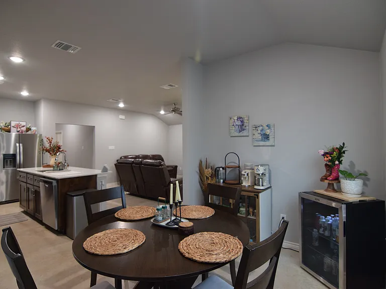 1464 Dryden Ave — Photo 6
