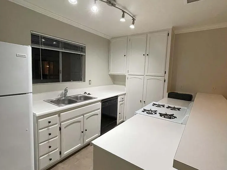 2843 S Fairview St #B — Photo 9