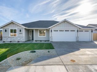 3073 Harlan Dr, Redding, CA 96003