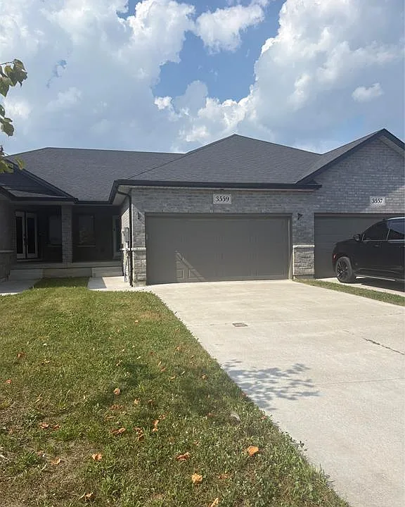 3559 Hallee Cres