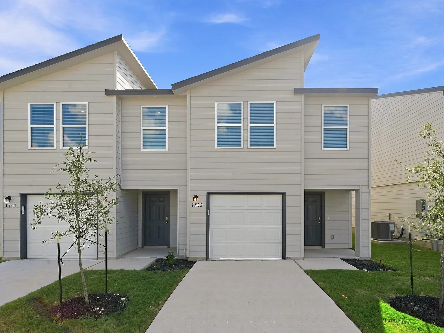 3 bed, 1386 sqft, $1,600 — Photo 2