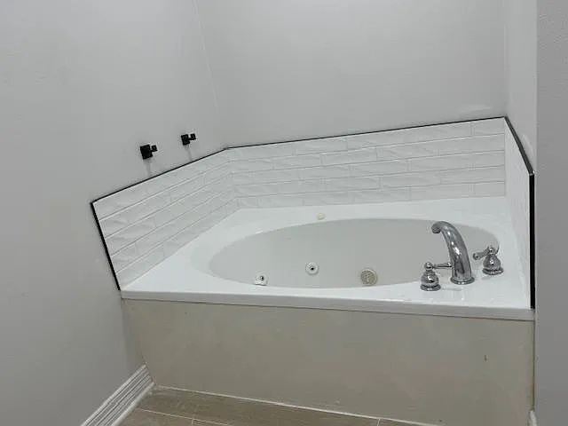 9411 Crooked Creek Dr — Photo 20