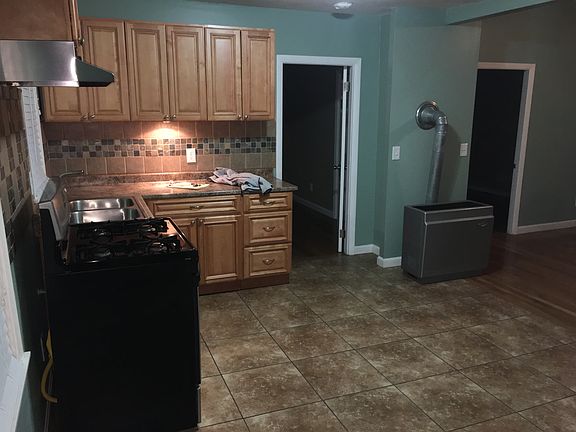 2nd image of 723 Pine St