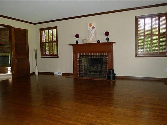 3rd image of 5778 Breezewood Dr