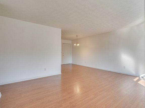 5th image of 1004 Pine Grove Ave