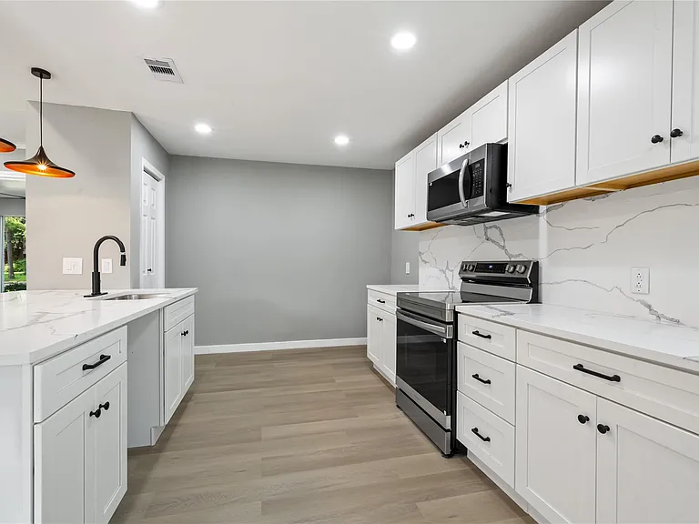 14015 Cleobrook Dr — Photo 11