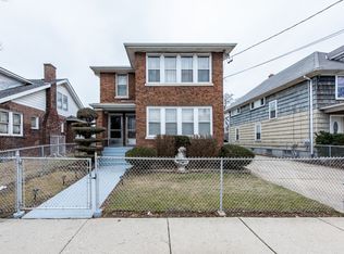 31 N Chapel St, Waukegan, IL 60085