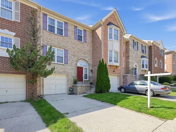 7427 Salford Ct, Alexandria, VA 22315