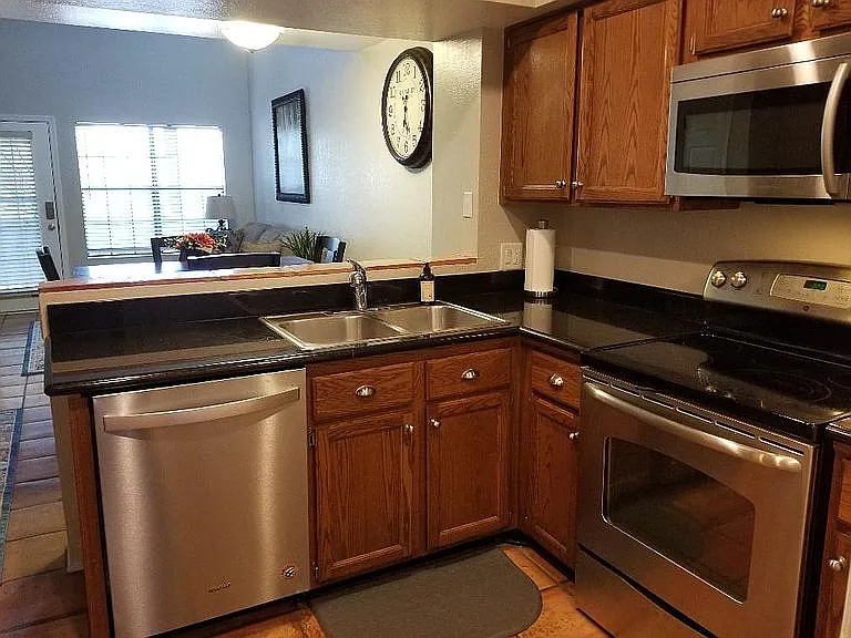 2 bed, 989 sqft, $1,550 — Photo 4