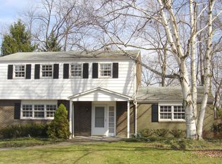 141 Deerfield Dr, Pittsburgh, PA 15235