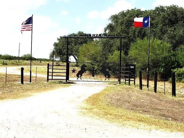 1121 Colony Drive, Normanna 78142