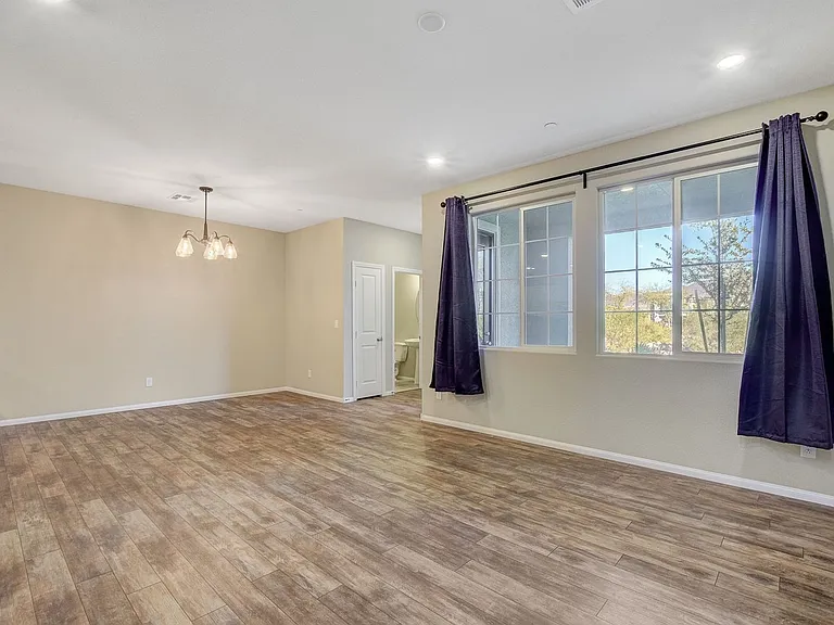 2806 Alenga St — Photo 12