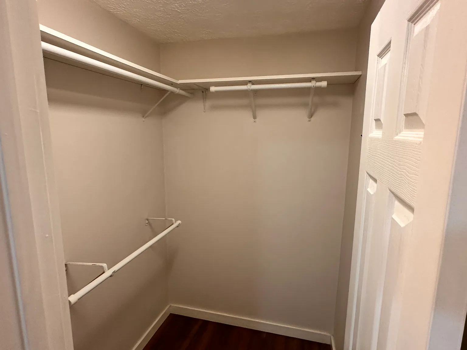 3 bed, 1182 sqft, $1,825 — Photo 4
