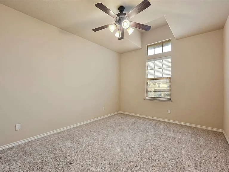 128 Kimber Ln — Photo 15