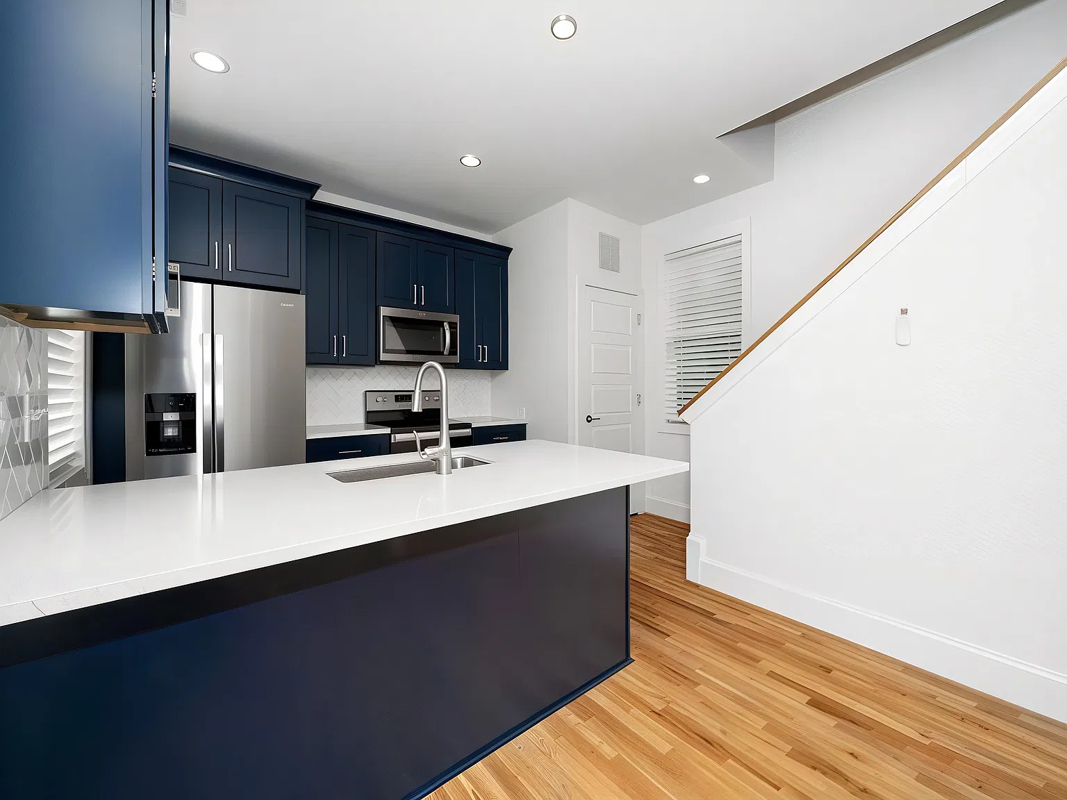 2 bed, 1.5 bath, 800 sqft, $2,300 — Photo 2